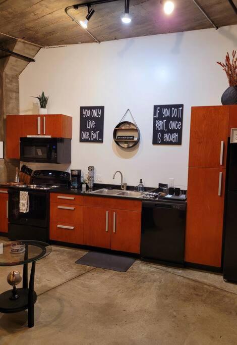 Staycation City Loft Free Gated Parking Saint Louis Exteriör bild